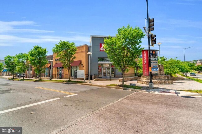 Building Photo - 3040 Pineview Ct NE