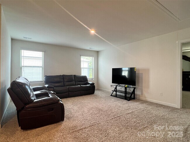 Building Photo - 8411 Flint Hill Dr