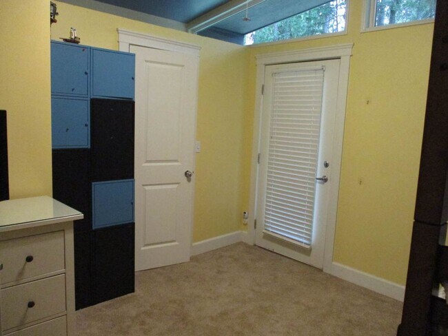 Building Photo - 3 bedroom Rambler with Above Garage Studio...