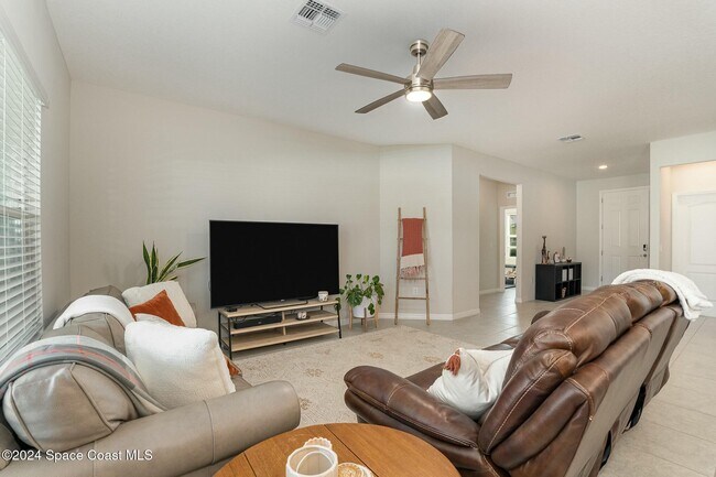 Building Photo - 4832 Shannock Ave