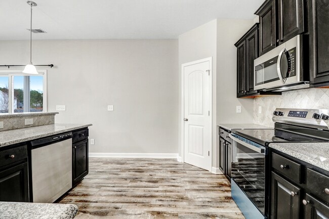 Building Photo - 228 Planters Ridge Dr