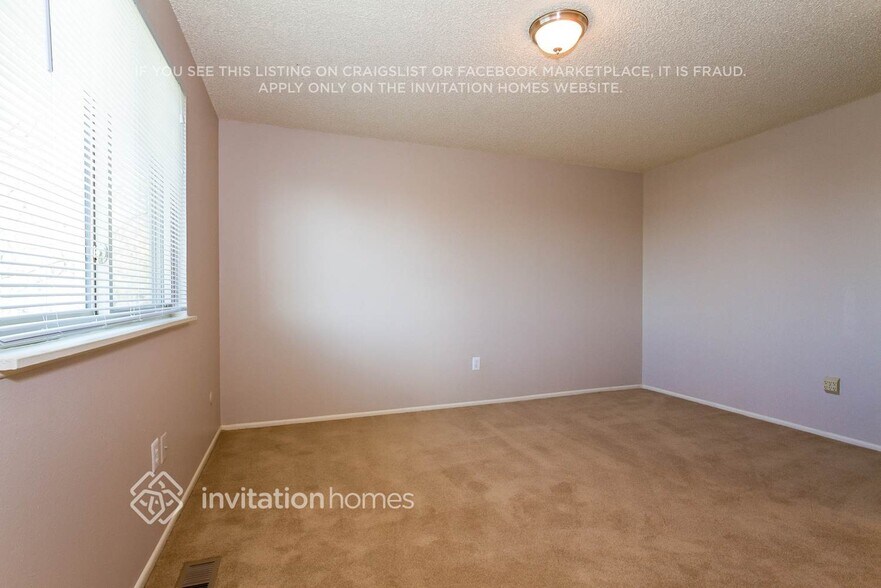 Building Photo - 15871 E Linvale Ave