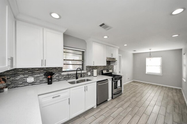Building Photo - 2402 Bammel Timbers Ln
