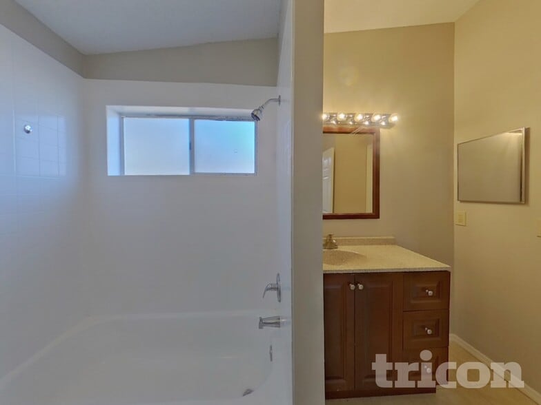 Building Photo - 8158 Pilgrims Trace Dr