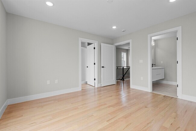 Building Photo - 403 Maple St