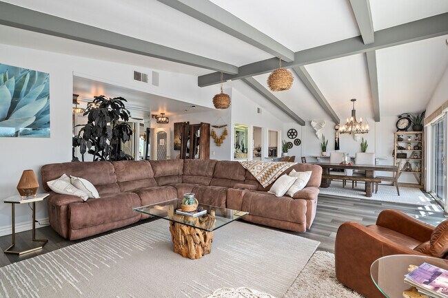 Building Photo - 1408 La Plaza Dr