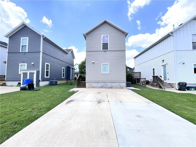 Building Photo - 1372 S Duncan Ave