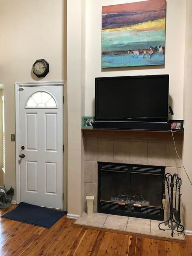 Building Photo - 4 Bd, 2 Ba, Home, Quiet Neighborhood, Great Floorplan, Mature Landscaping!