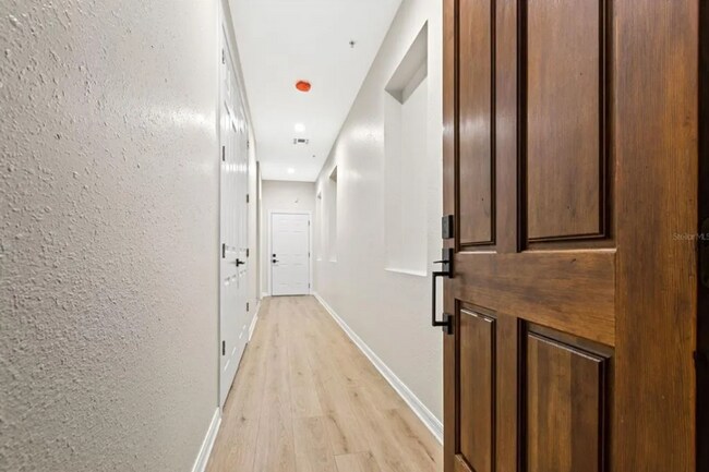 Building Photo - 330 Lang Ct N