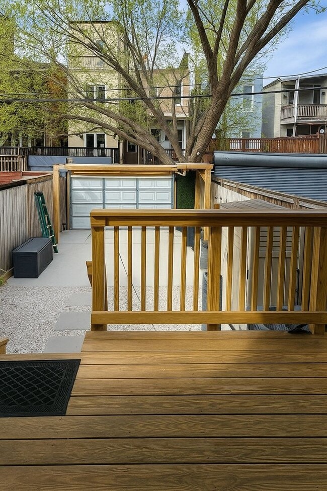 Building Photo - Spacious 5BR Townhome in Washington, DC