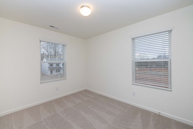 Building Photo - Charming 3-Bedroom Townhome Near Jack Alexander Blvd - APRIL MOVE IN SPECIAL