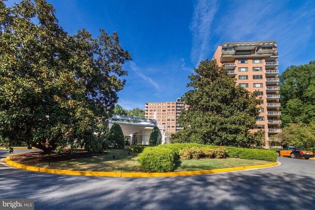 Building Photo - 4201 Cathedral Ave NW