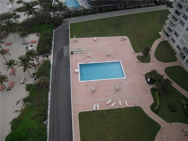 Building Photo - 750 N Ocean Blvd