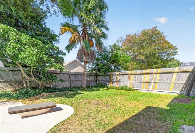 Building Photo - 5305 Greenbriar Dr