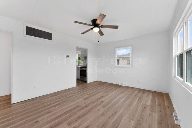 Building Photo - 1533 Hoffman Ave