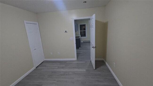 Building Photo - 494 Wood Ave