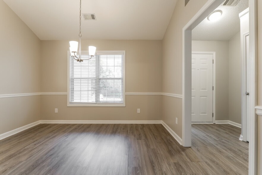 Building Photo - 963 Laurel Green Ln NE