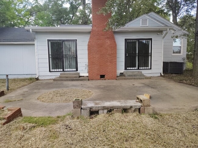 Building Photo - 321 Naples Rd