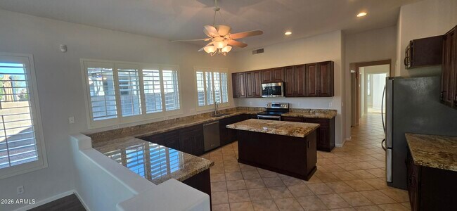 Building Photo - 21506 N 73rd Ave