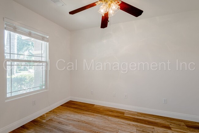 Building Photo - 4 Bedroom/2 Bath Home with an office and S...