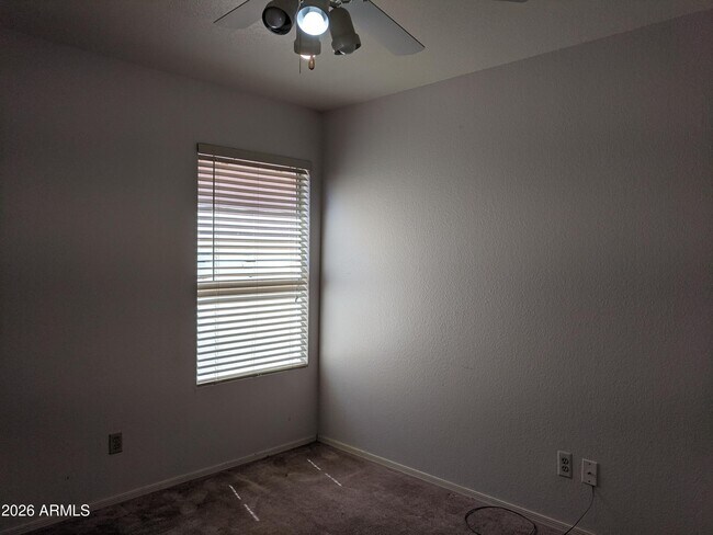 Building Photo - 1321 N Jamaica Way