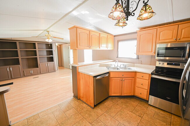 Building Photo - 167 Deer Run
