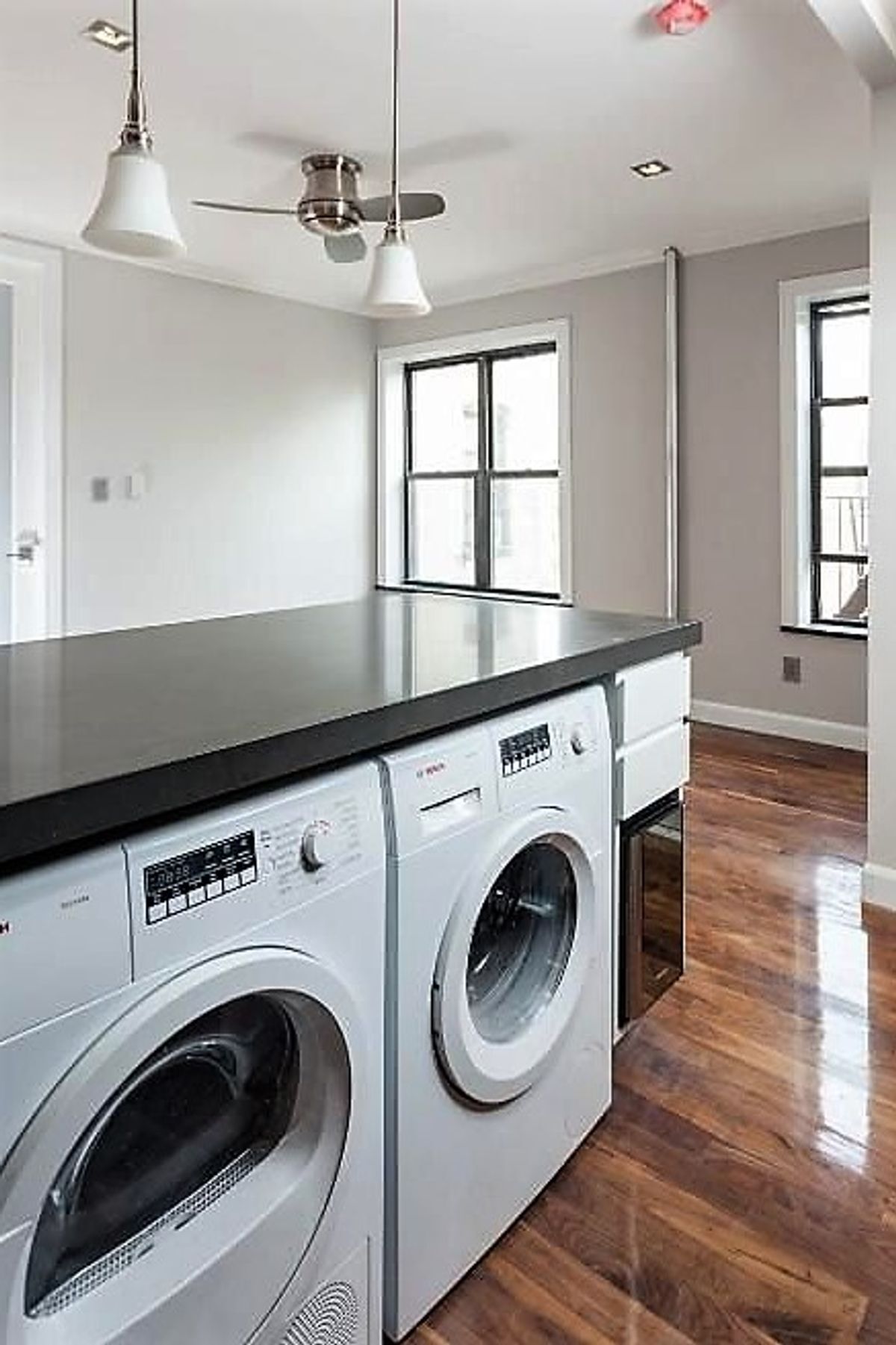 Building Photo - Second Avenue