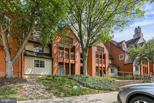 Building Photo - 4934 Columbia Rd