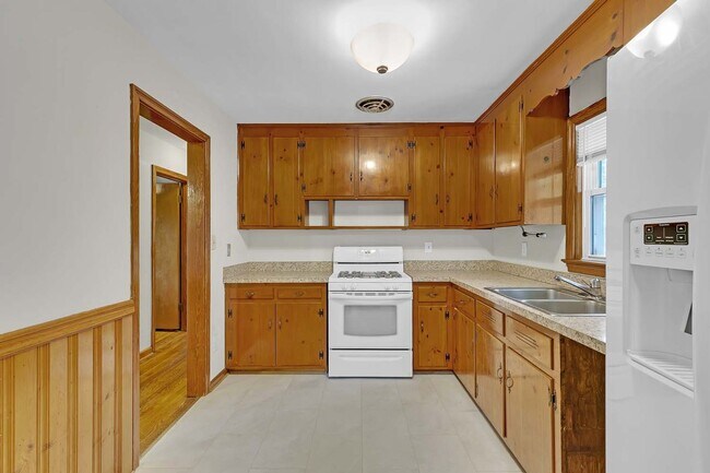 Building Photo - 553 Blount Point Rd