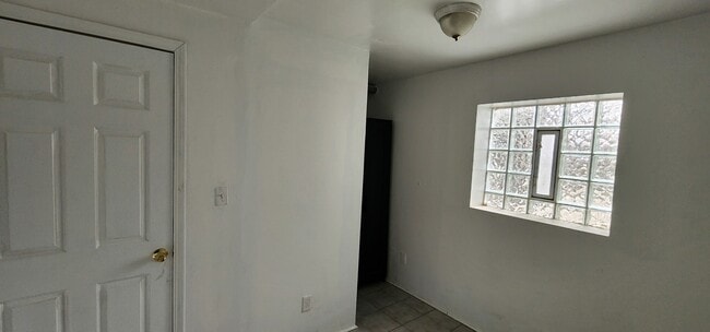 Building Photo - 2802 S Lowe Ave