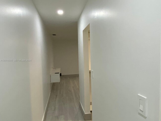 Building Photo - 403 SW 89th Pl