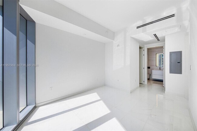 Building Photo - 300 Biscayne Blvd Way