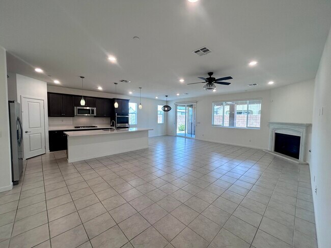 Building Photo - 40082 Catania Ct