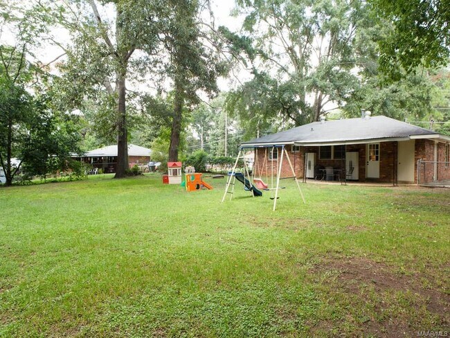 Building Photo - Adorable 3 bedroom/1 Bath in Forest Hills!