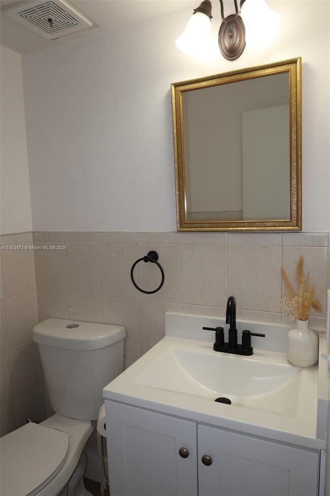 Building Photo - 4530 SW 68th Ct Cir