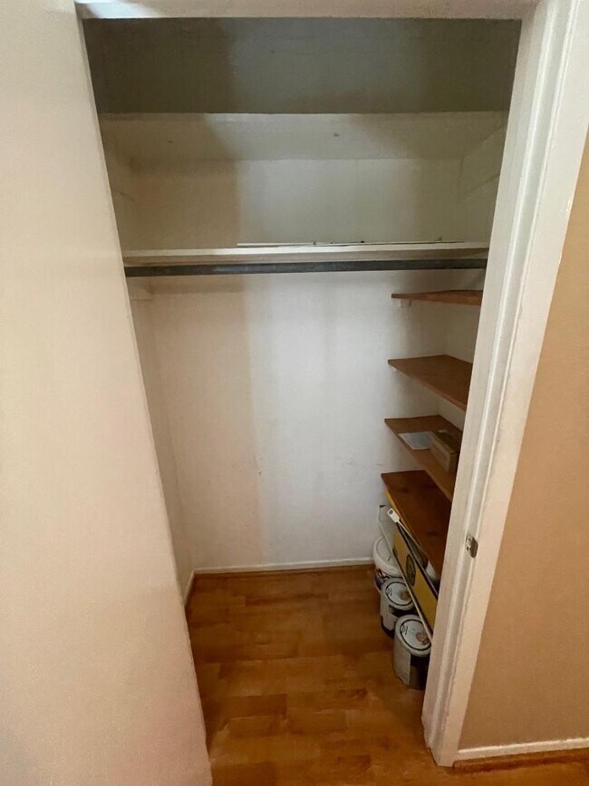 Building Photo - 910 Duncan Ln