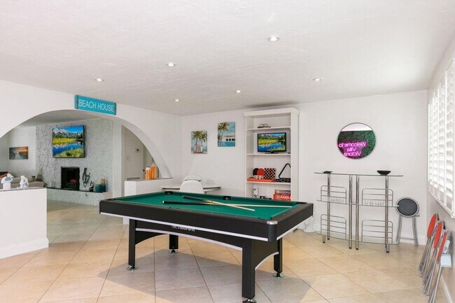 Building Photo - 1900 N Victoria Park Rd