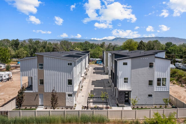 Building Photo - 478 E Violets Cv Ln