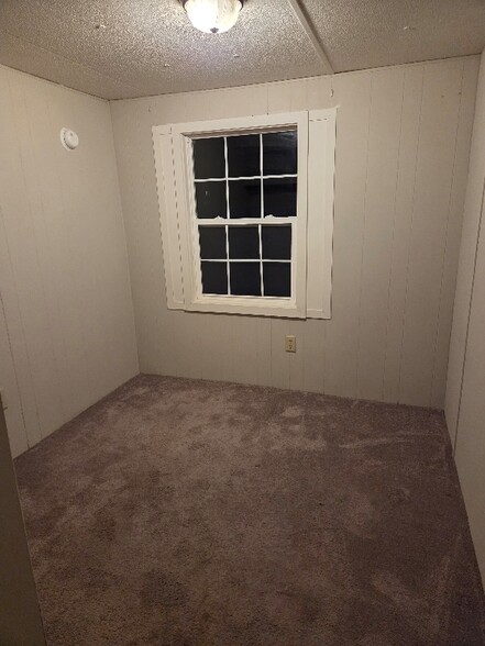 Building Photo - 12 Geer Rd