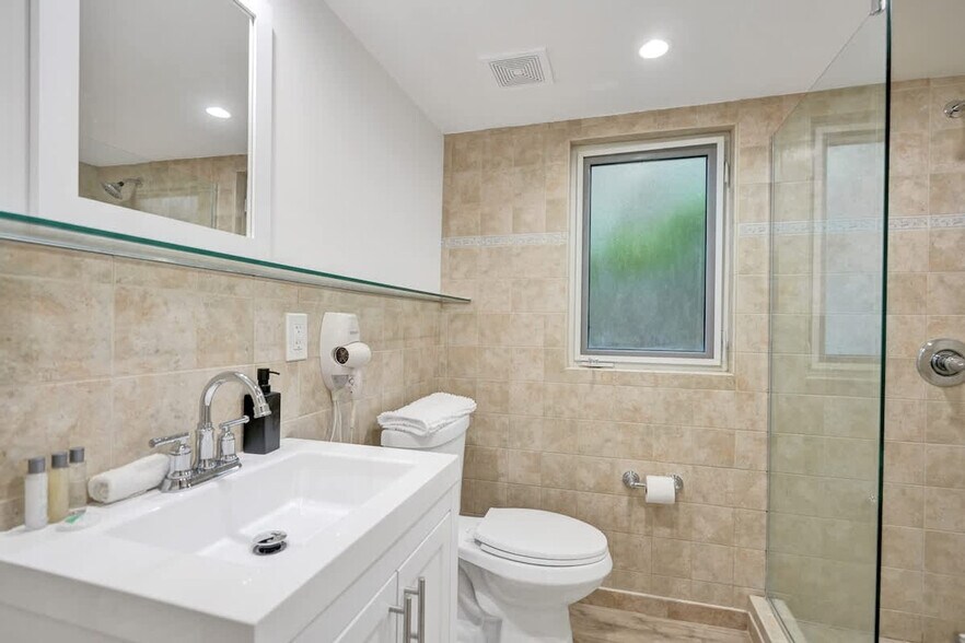 Building Photo - 1115 SW 4th St