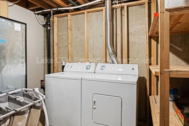 Building Photo - 3870 N Honeysuckle Dr