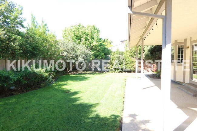 Building Photo - Riverlake 4 bedroom, 3 bath, 3 car home