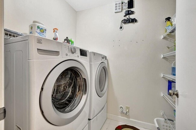 Building Photo - 8046 Summerview Terrace