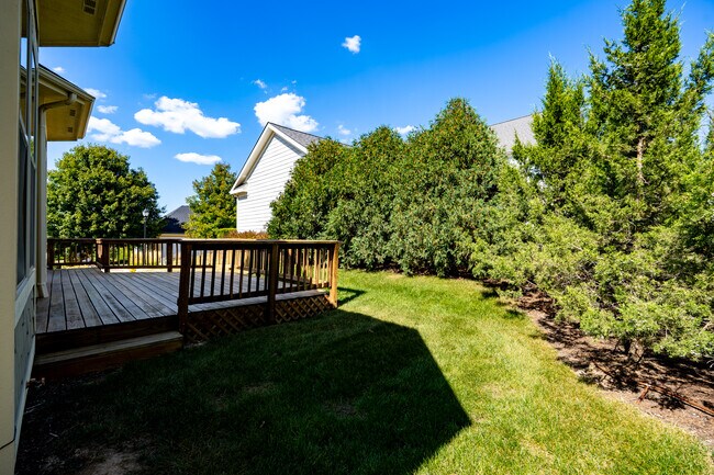 Building Photo - 208 Pointe Oakwood Way