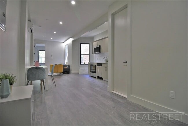 Primary Photo - Brand New 1 Bed w Full Kitchen Amenities i...