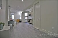Building Photo - Brand New 1 Bed w Full Kitchen Amenities i...