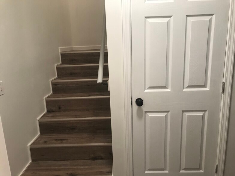 Building Photo - 1014 Kurze Ave