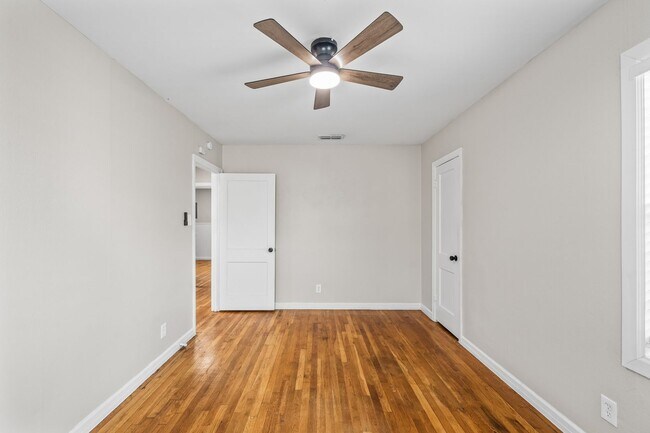 Building Photo - Wonderful 2/1 in Central Lubbock!