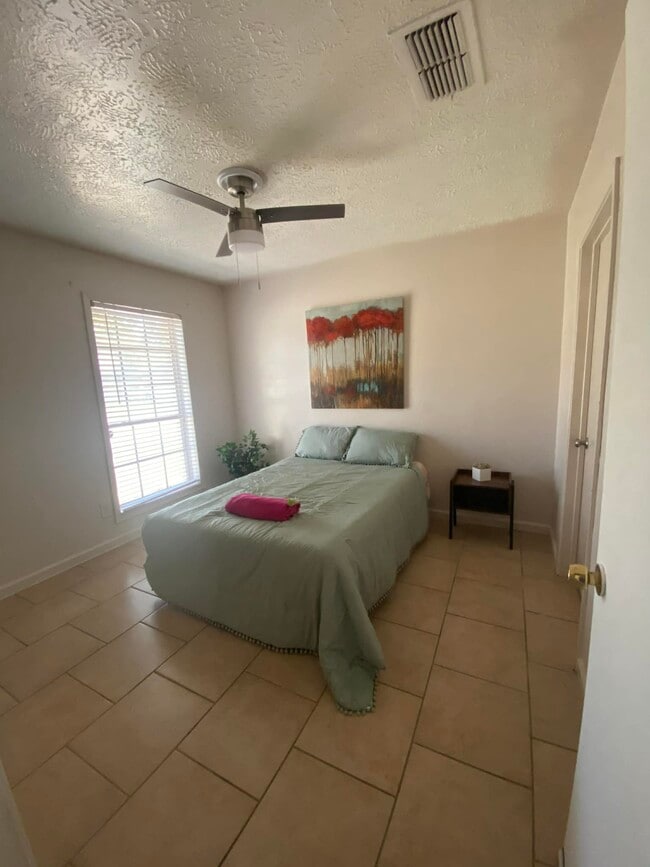 Building Photo - 11303 Verlaine Dr