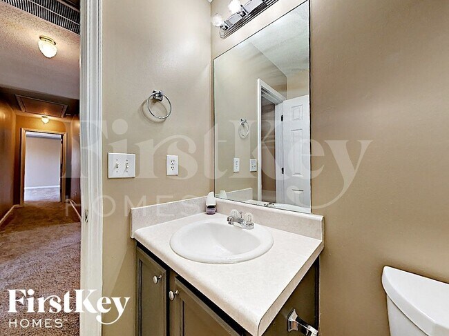 Building Photo - 164 Penny Ln